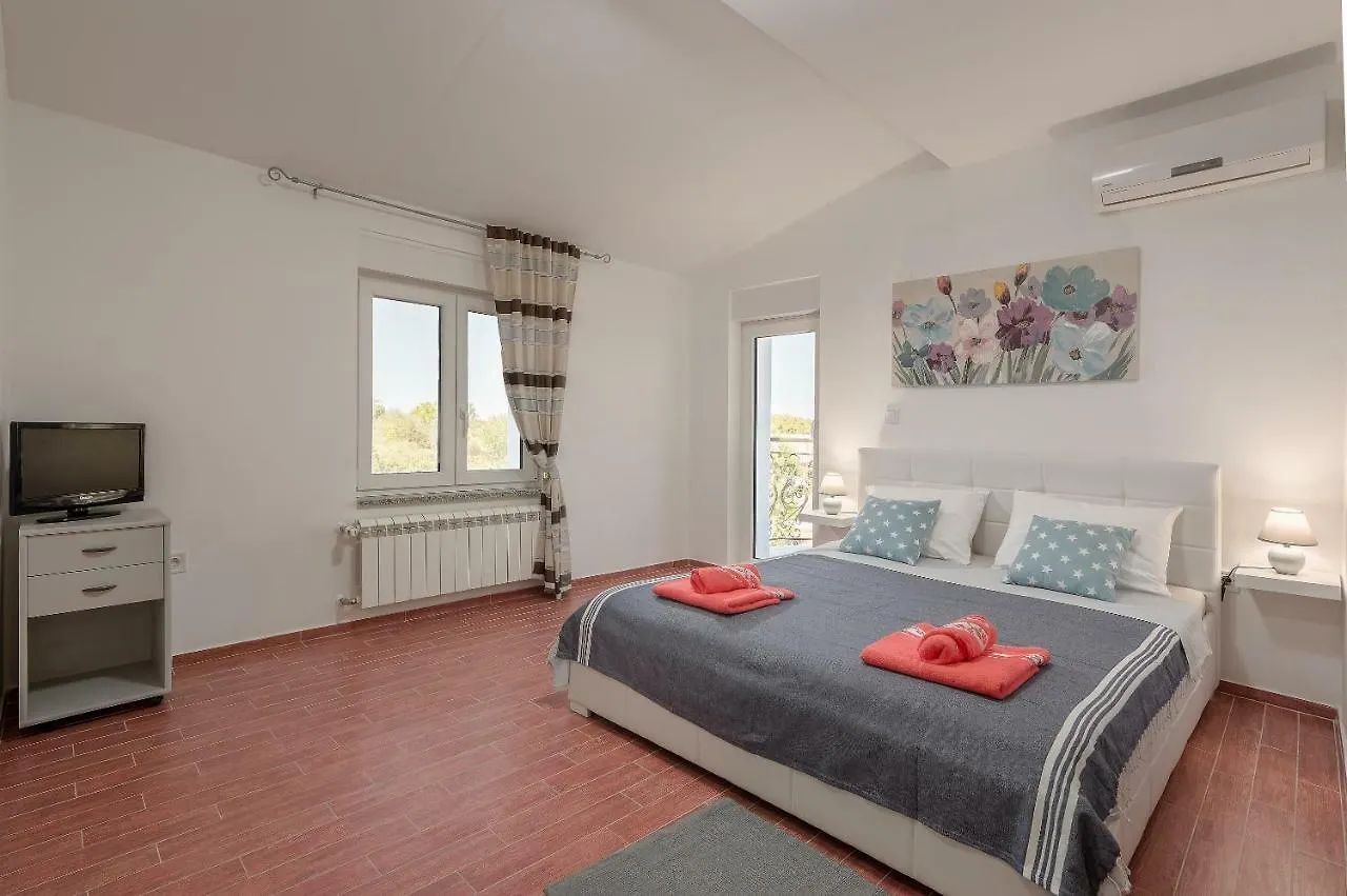 ** Gasthuis Lavander 3 Private Room With Bathroom And Balcony Pula Kroatië